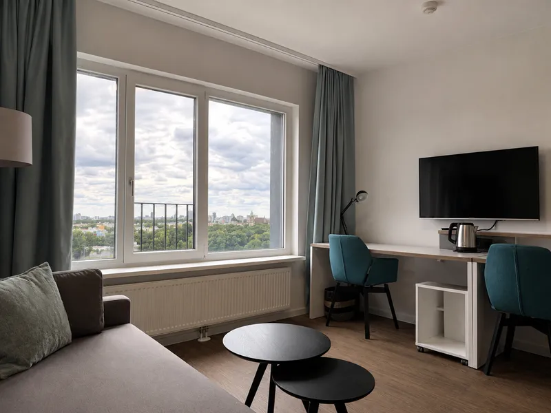 Fritz Tower -1-Zimmer-Wohnung mit toller Aussicht im 13. OG — photo 1